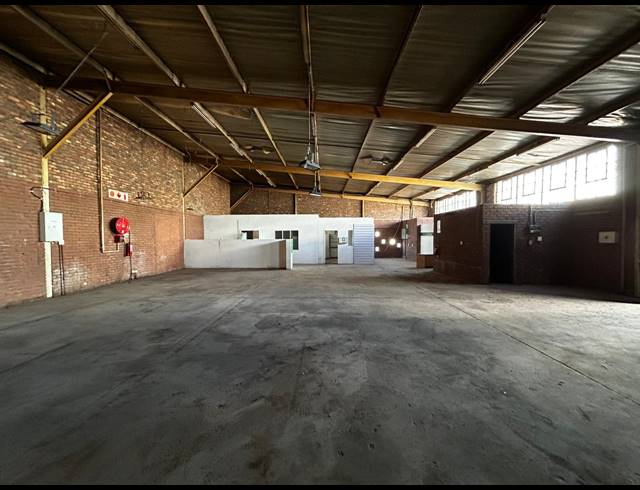 372M² WAREHOUSE TO LET IN KEW
